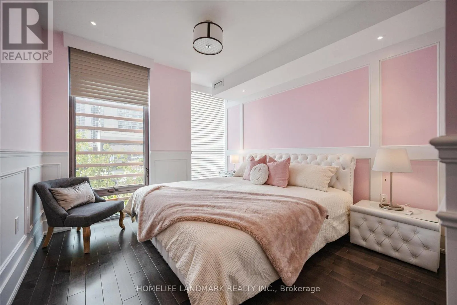 102 - 29 QUEENS QUAY E