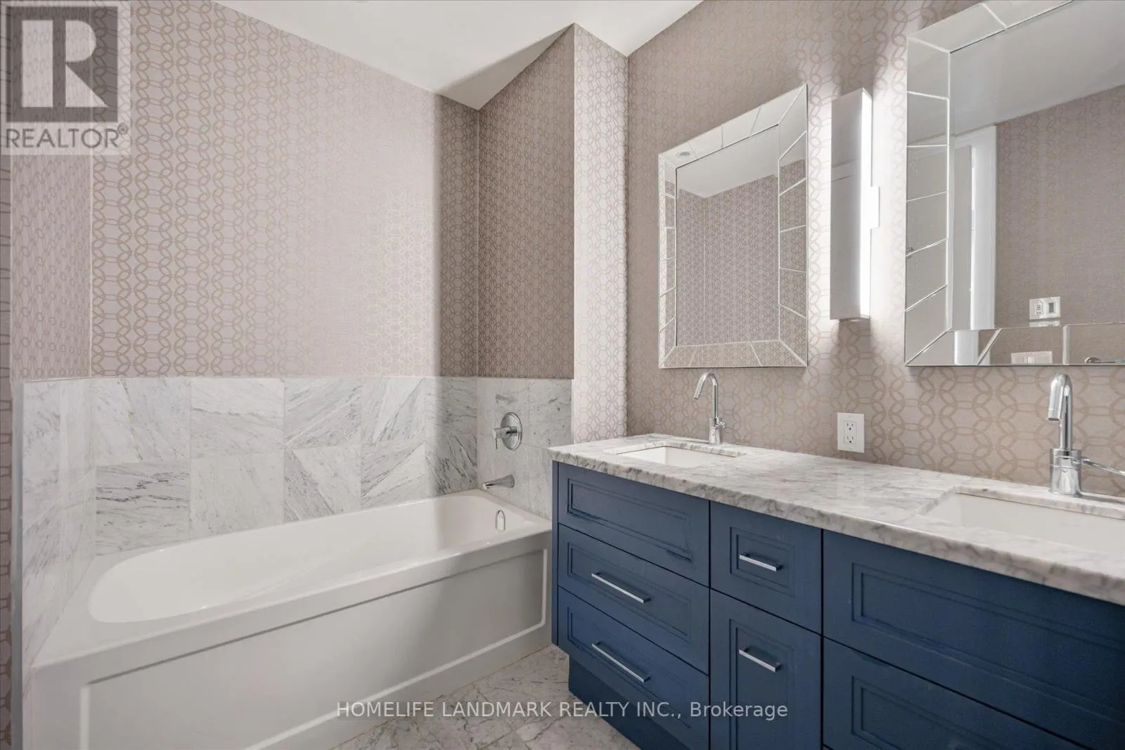 102 - 29 QUEENS QUAY E