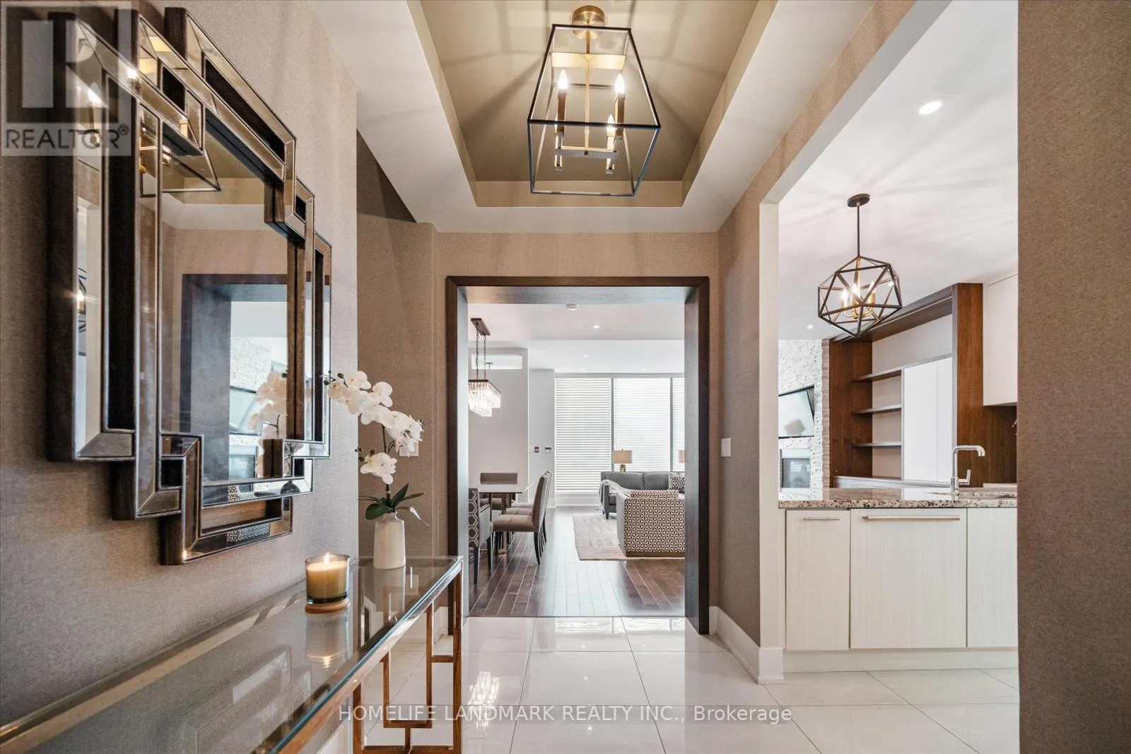 102 - 29 QUEENS QUAY E