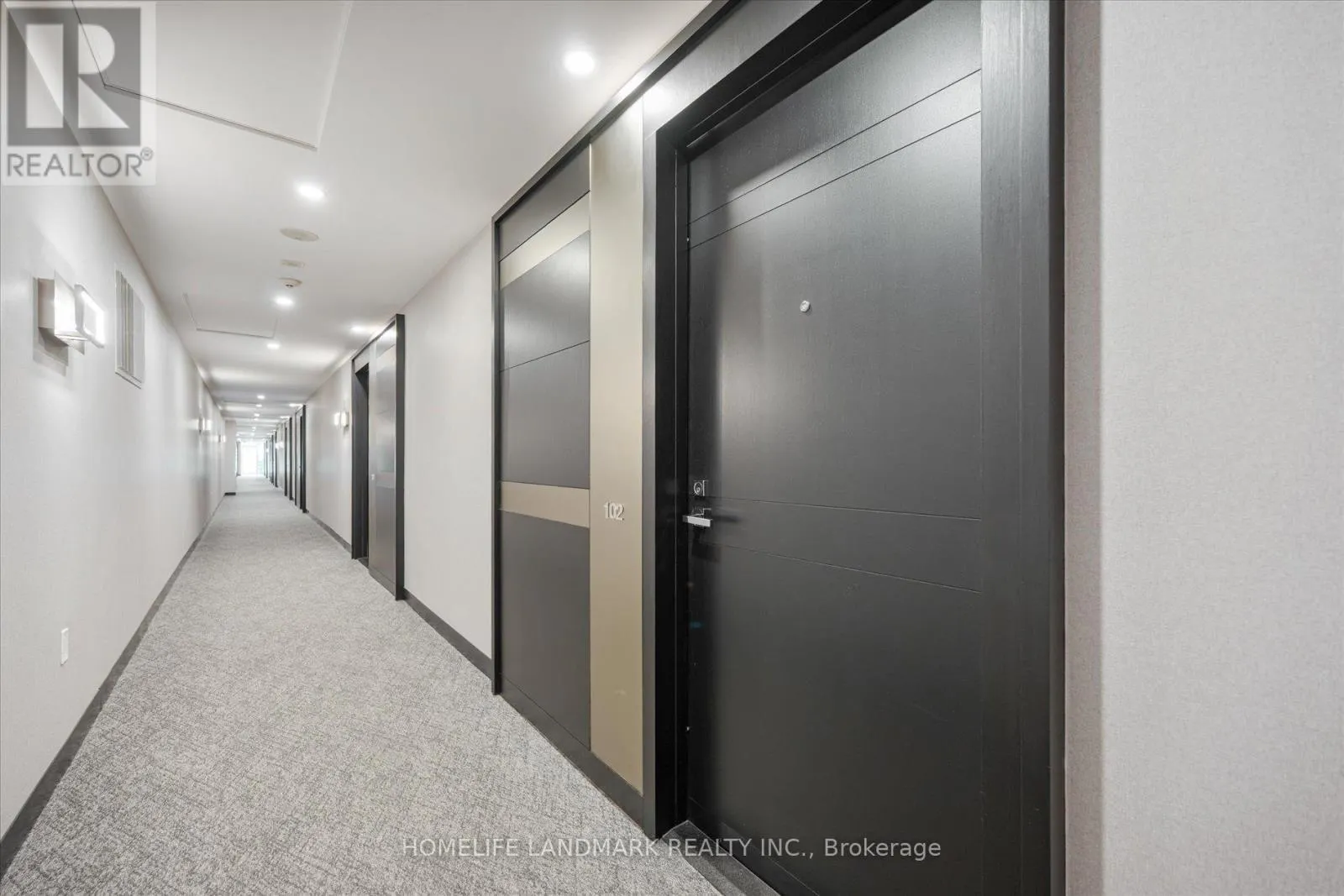 102 - 29 QUEENS QUAY E