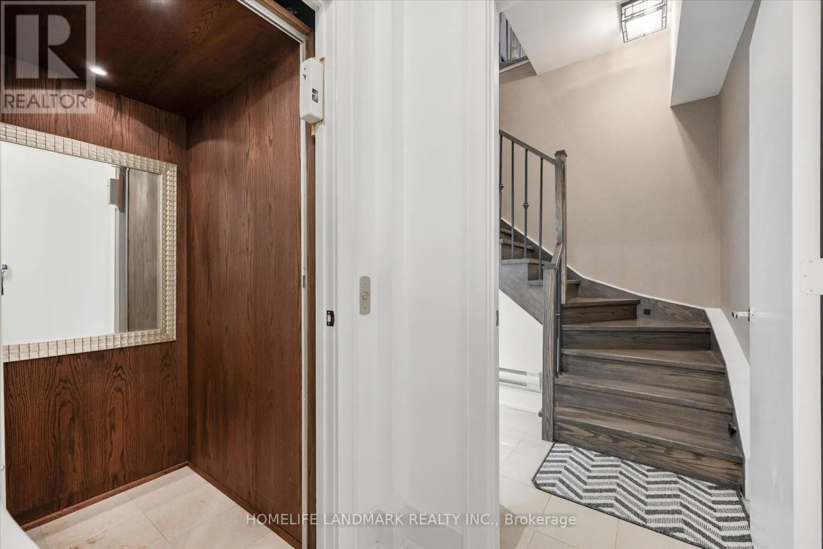 102 - 29 QUEENS QUAY E