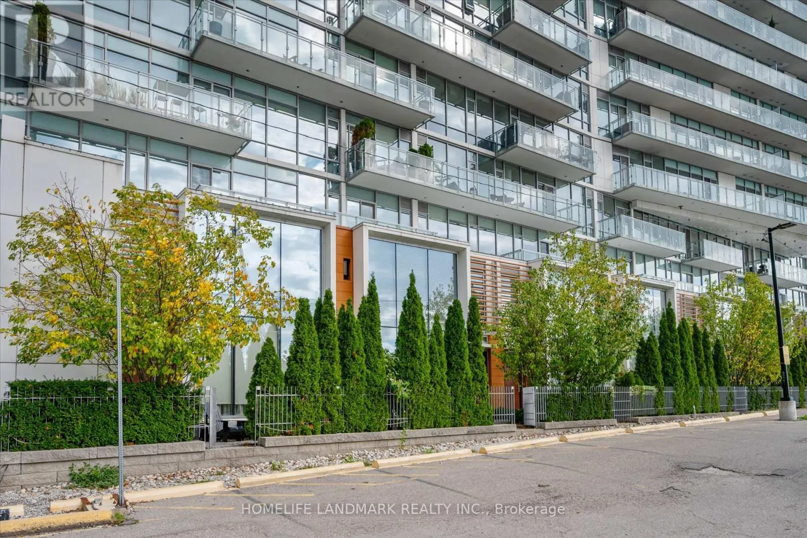 102 - 29 QUEENS QUAY E