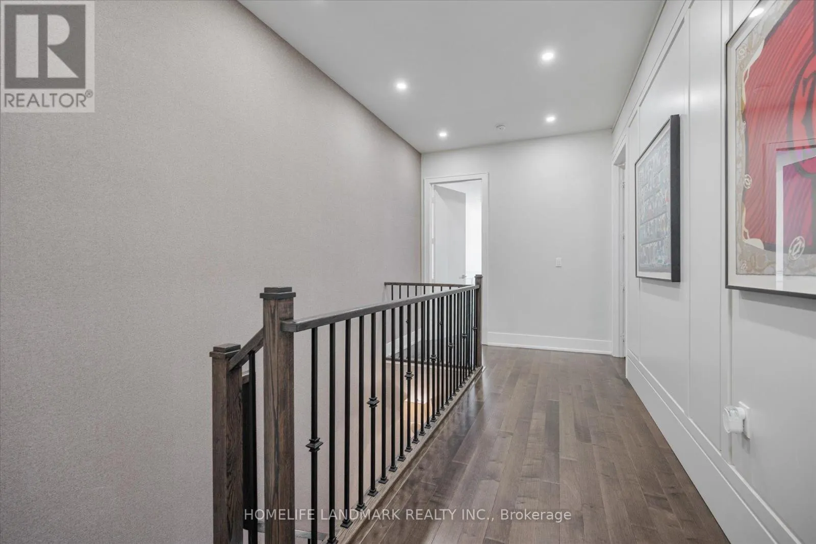 102 - 29 QUEENS QUAY E