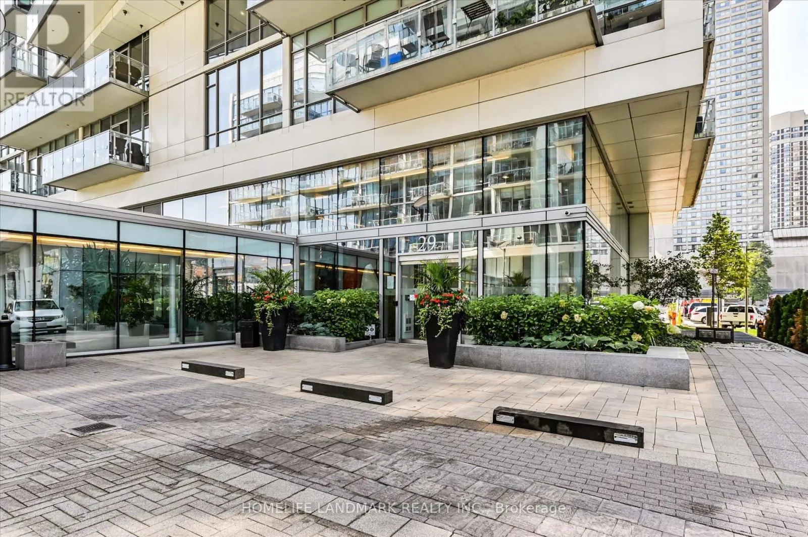 102 - 29 QUEENS QUAY E