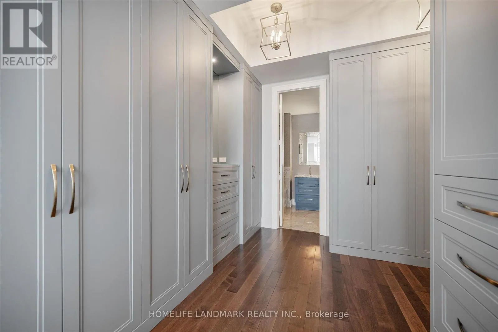 102 - 29 QUEENS QUAY E