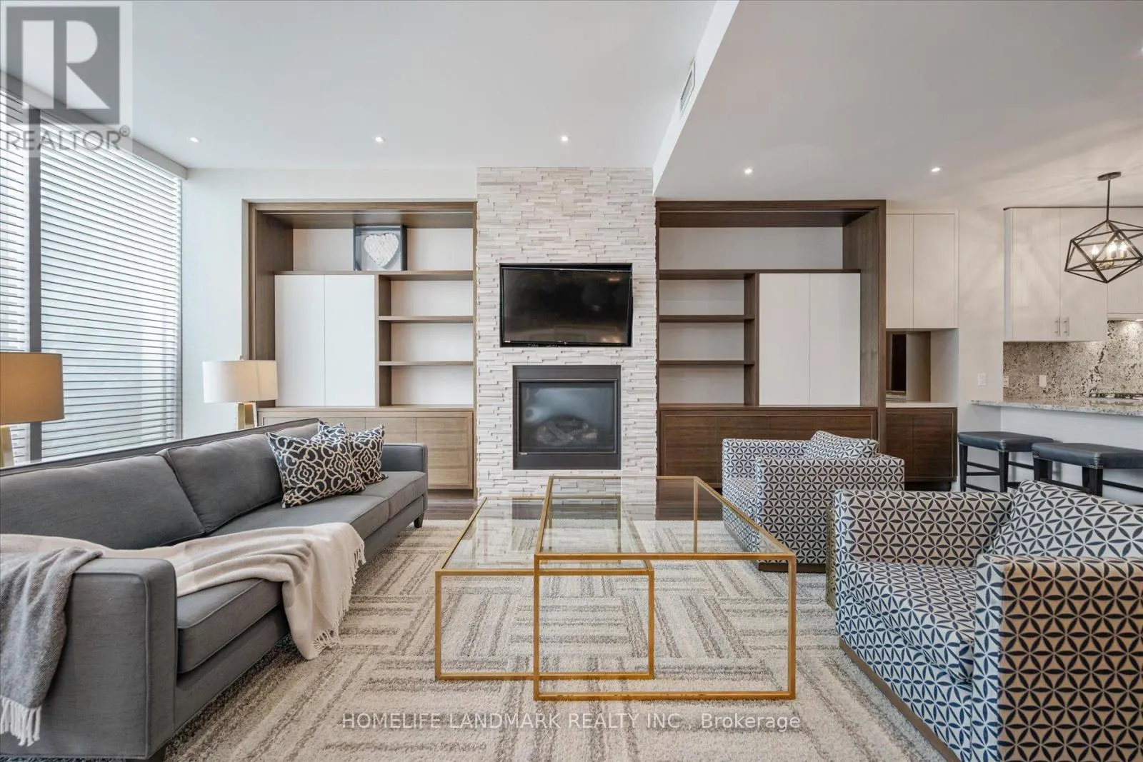 102 - 29 QUEENS QUAY E