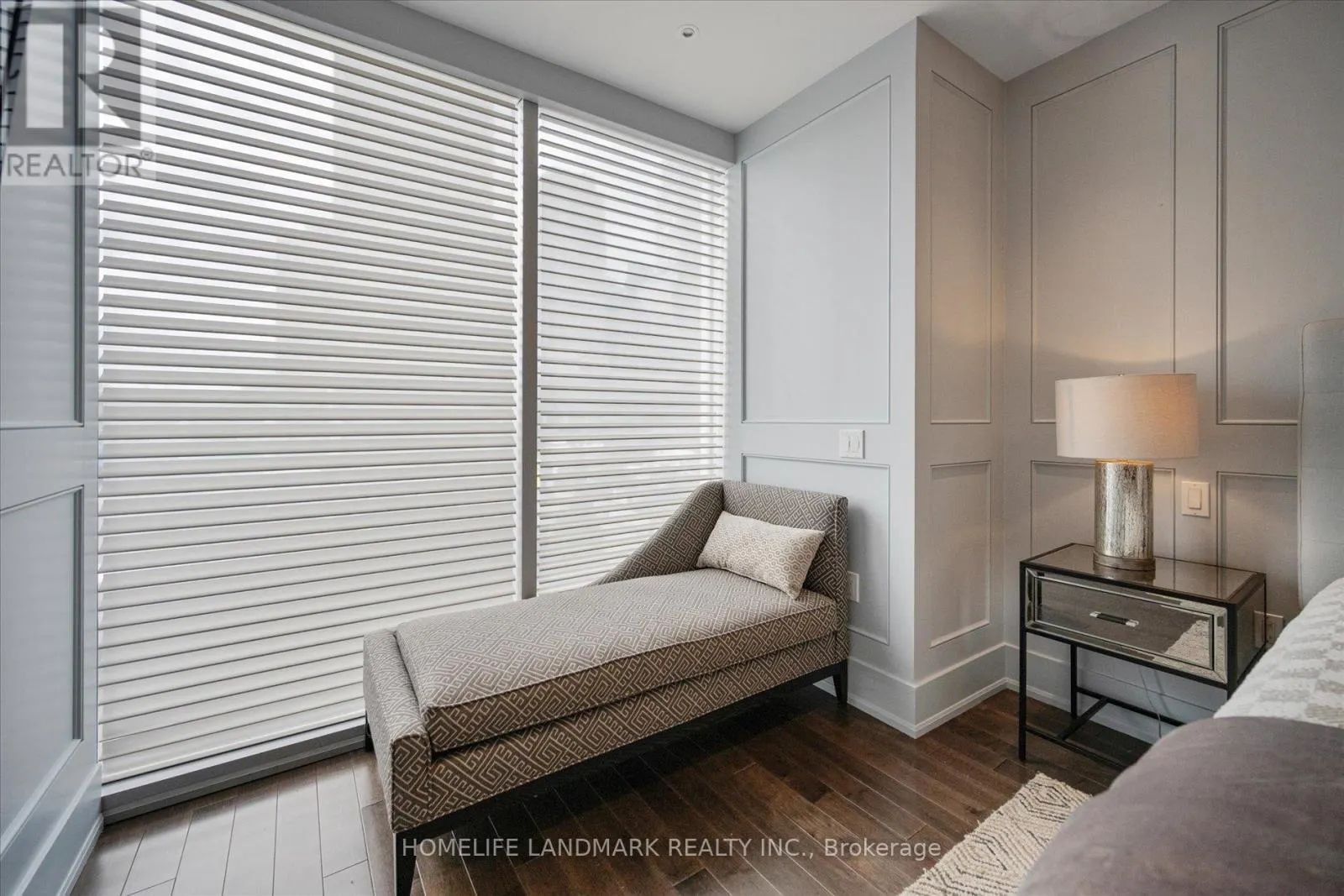 102 - 29 QUEENS QUAY E