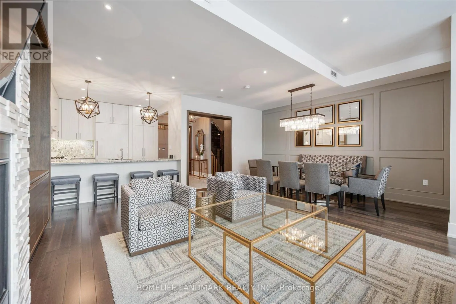 102 - 29 QUEENS QUAY E