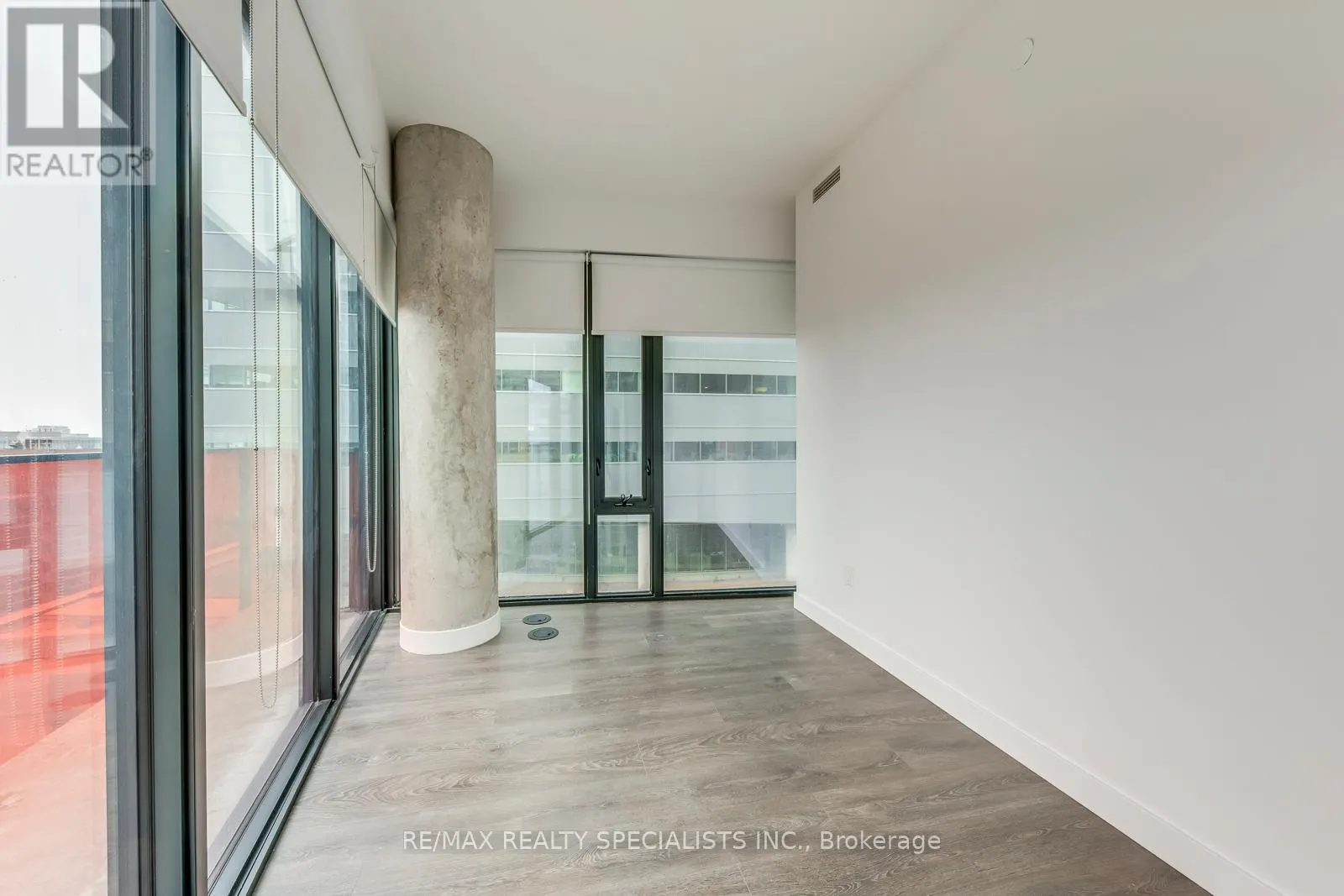1405 - 215 QUEEN STREET W