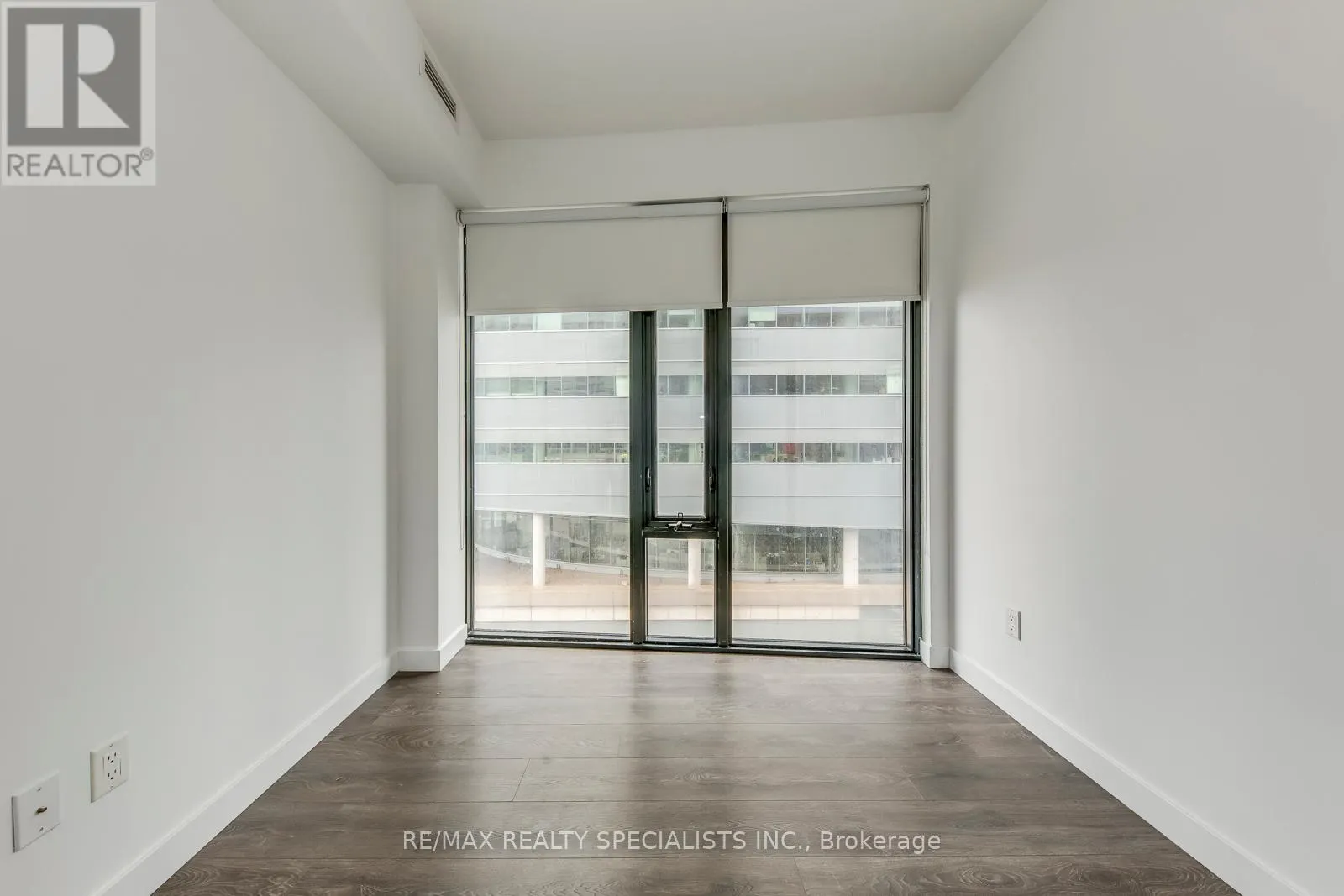 1405 - 215 QUEEN STREET W