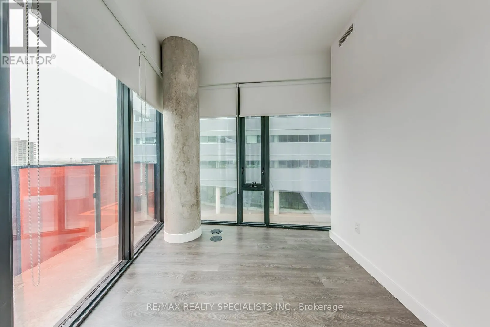 1405 - 215 QUEEN STREET W
