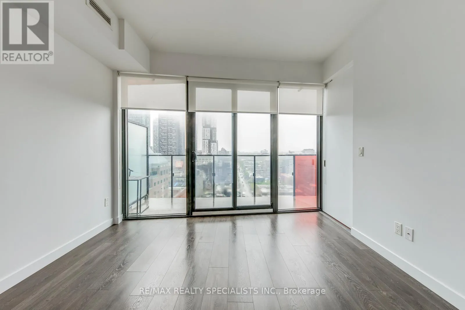 1405 - 215 QUEEN STREET W