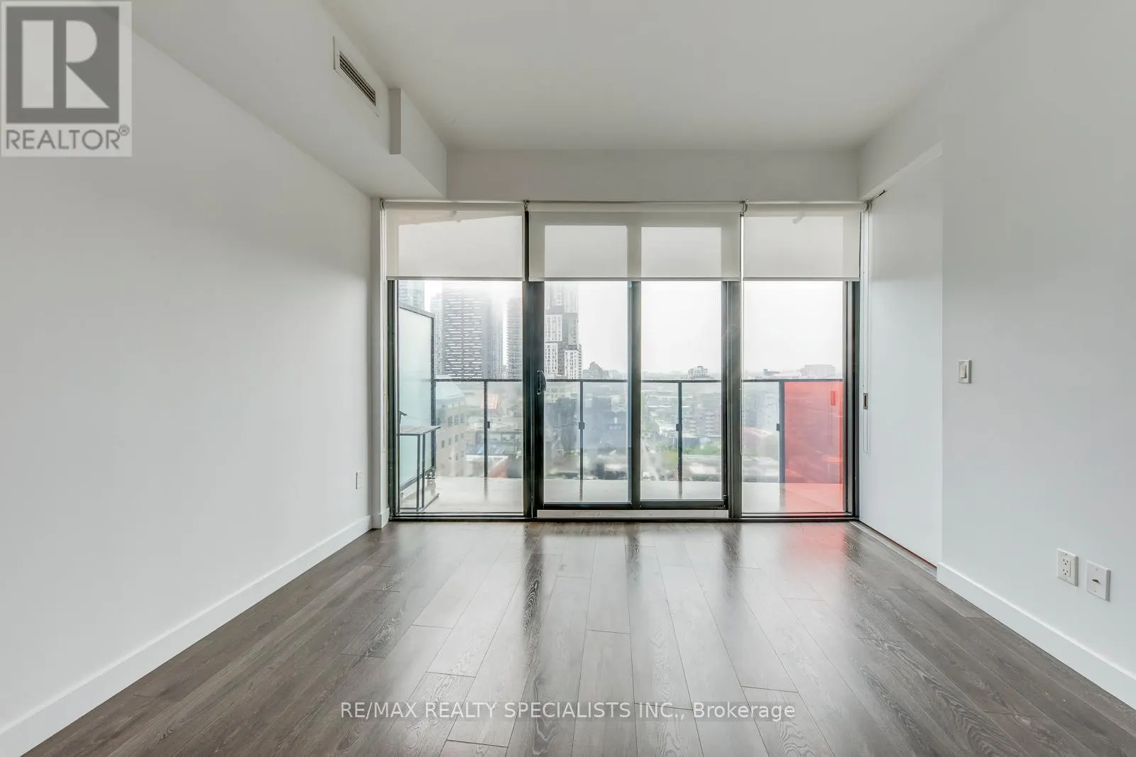 1405 - 215 QUEEN STREET W