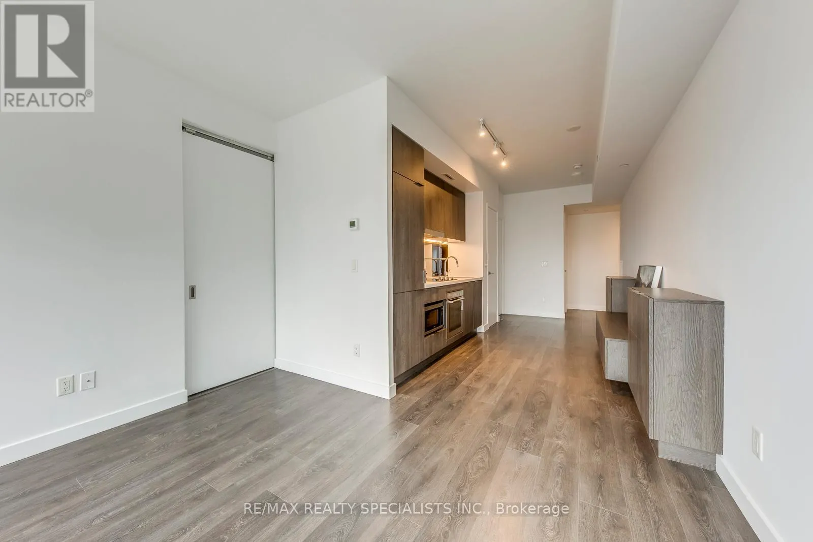 1405 - 215 QUEEN STREET W