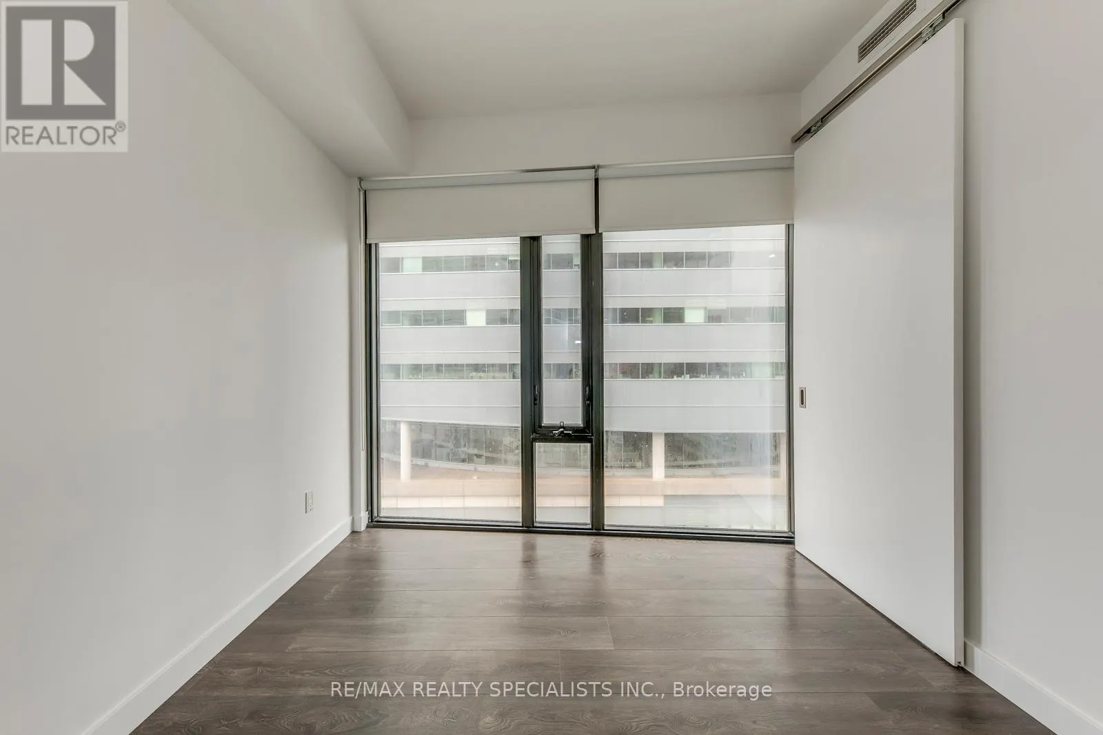 1405 - 215 QUEEN STREET W