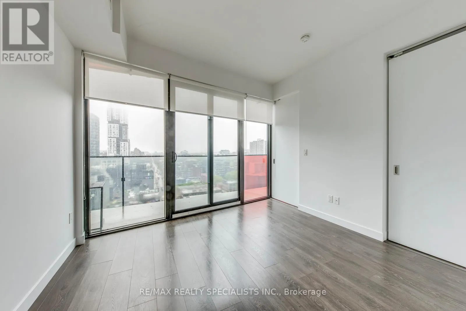 1405 - 215 QUEEN STREET W