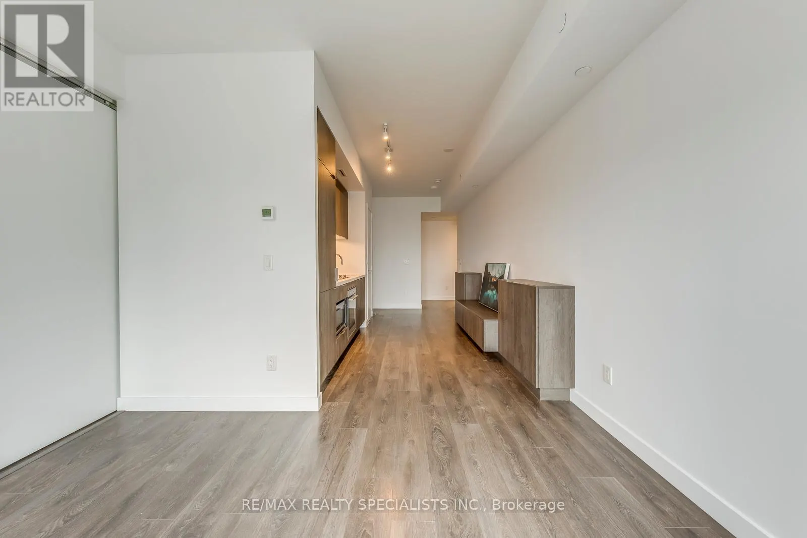 1405 - 215 QUEEN STREET W