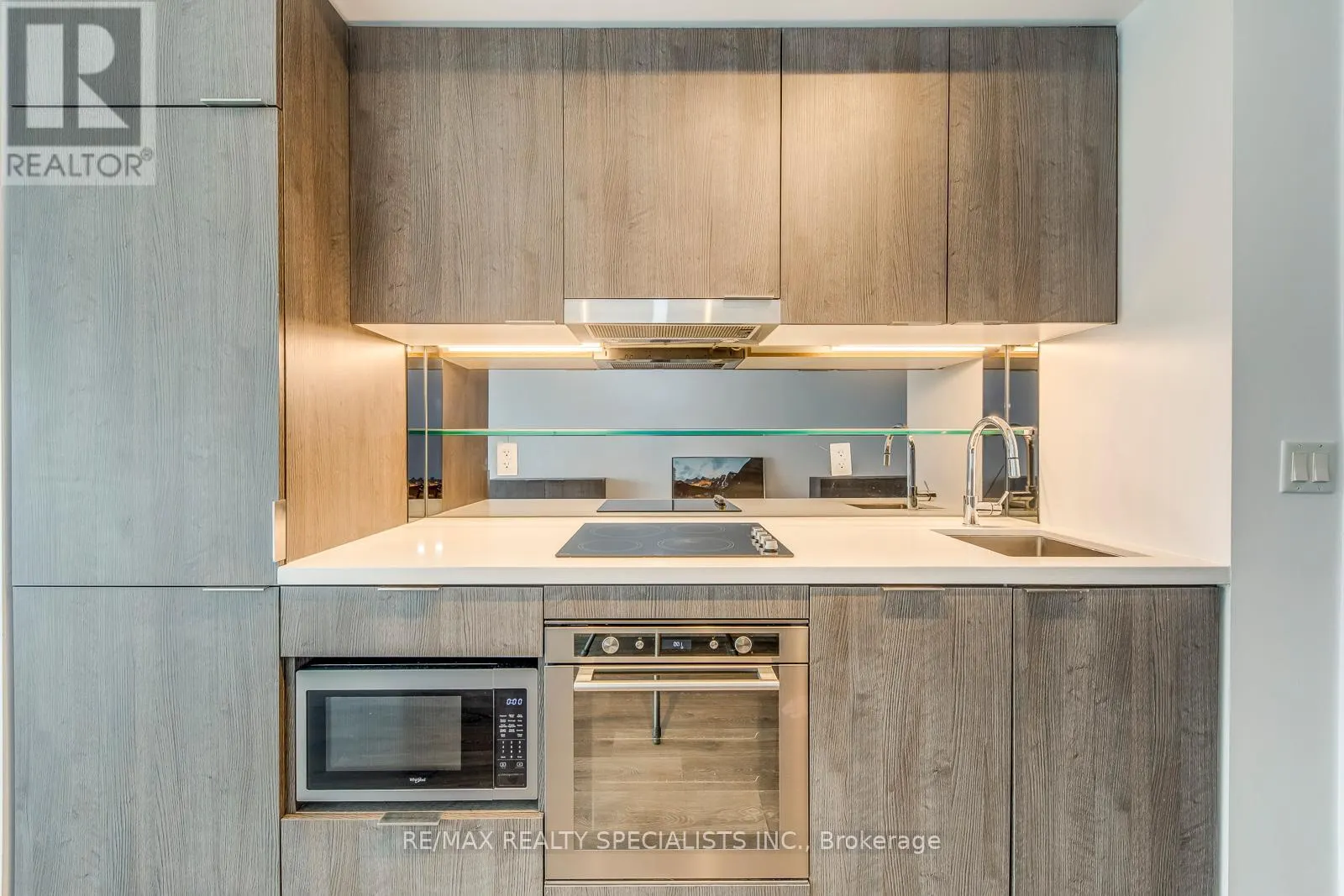 1405 - 215 QUEEN STREET W