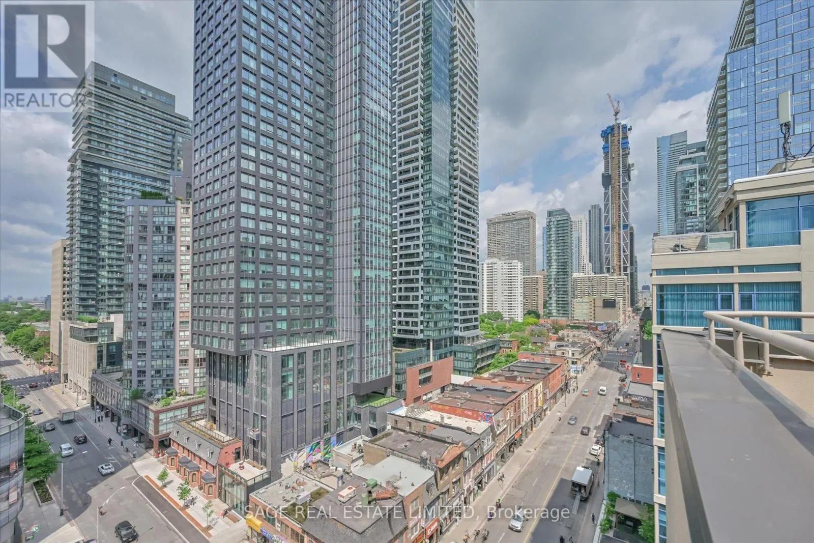 413 - 555 YONGE STREET