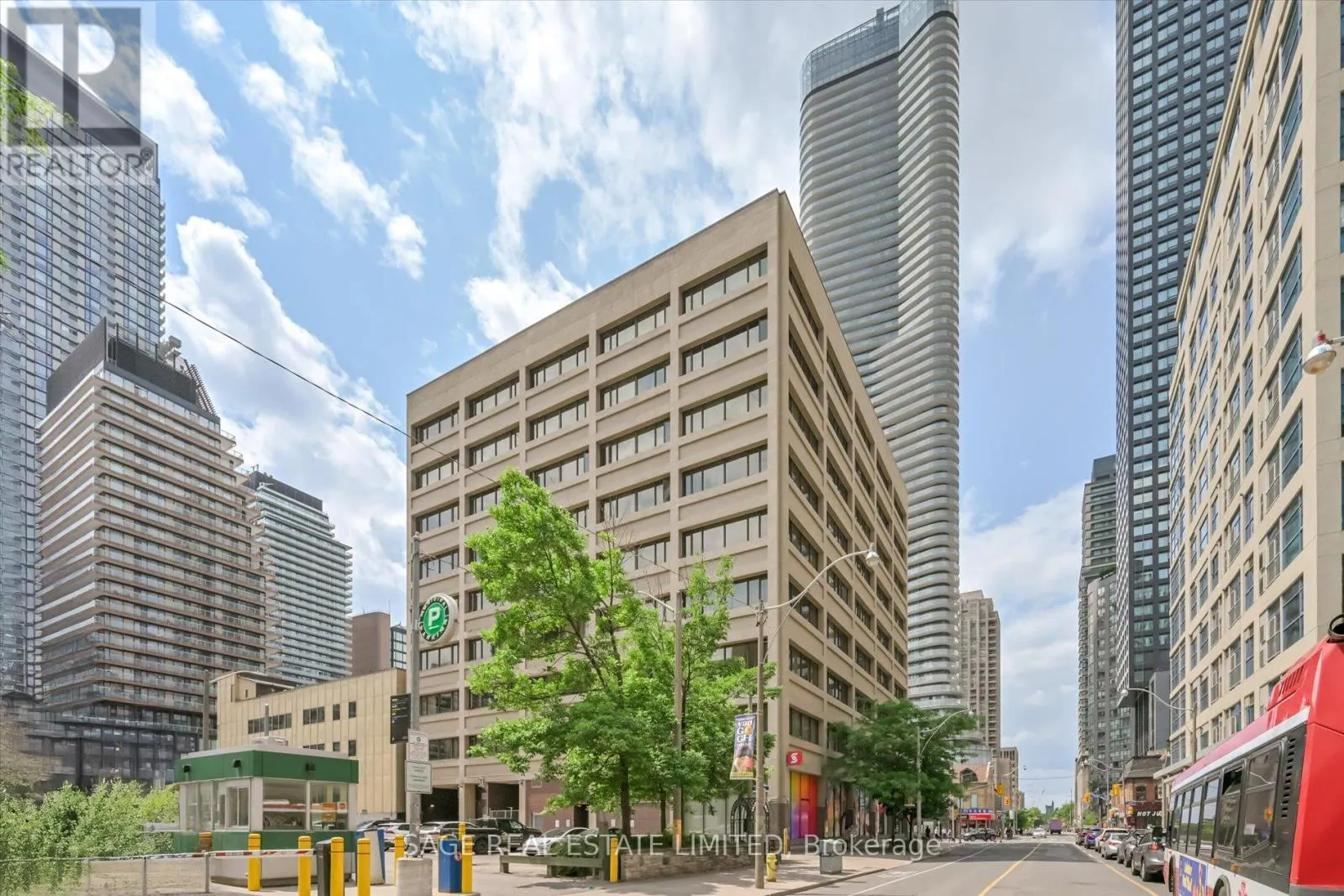 413 - 555 YONGE STREET