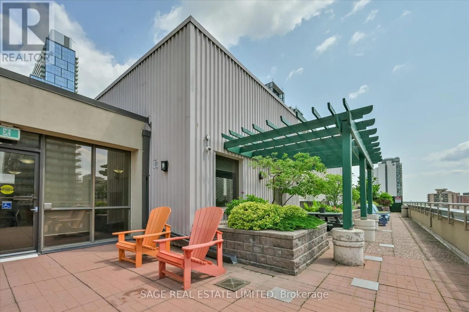 413 - 555 YONGE STREET