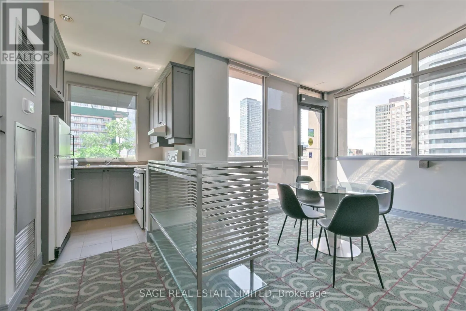 413 - 555 YONGE STREET