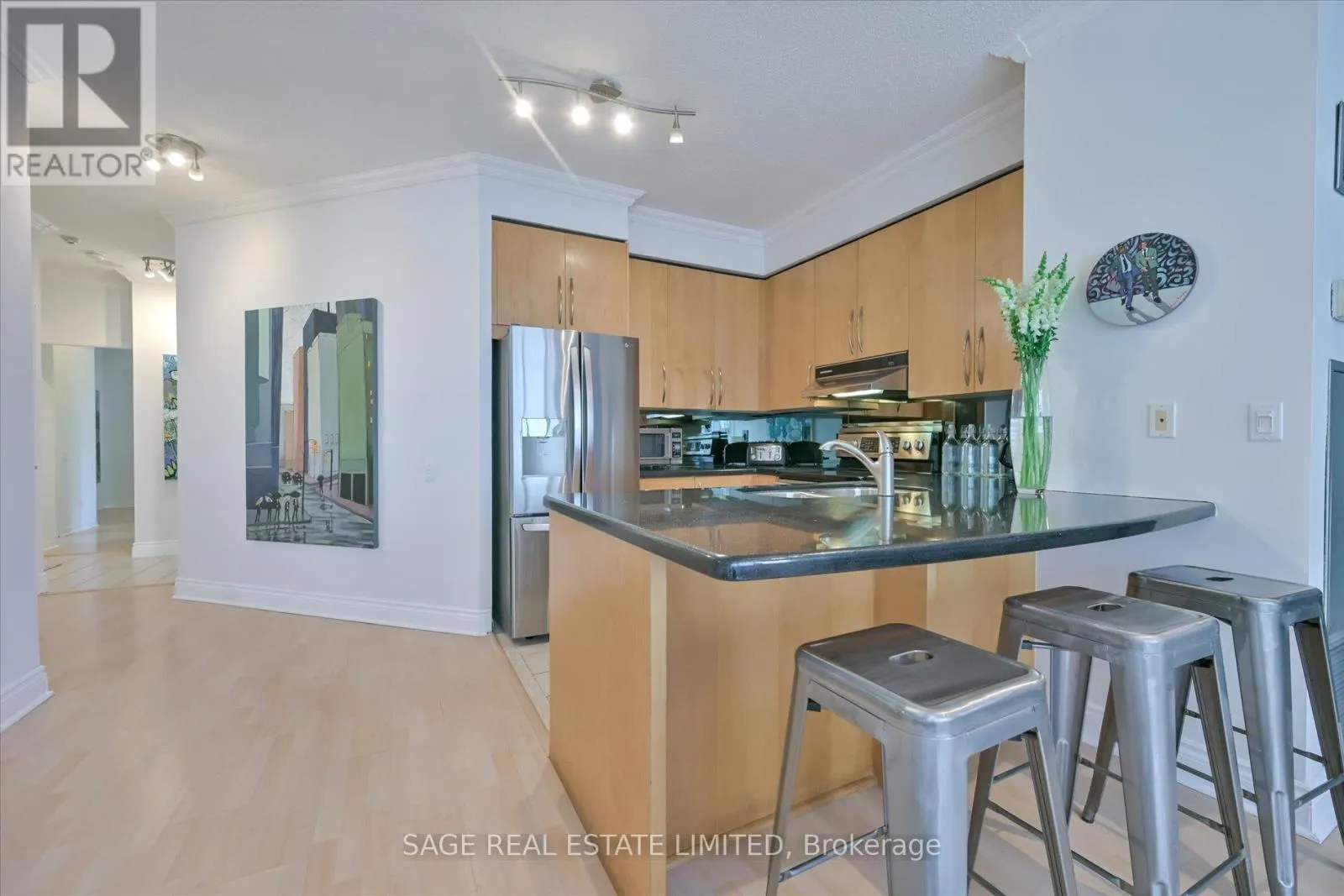 413 - 555 YONGE STREET