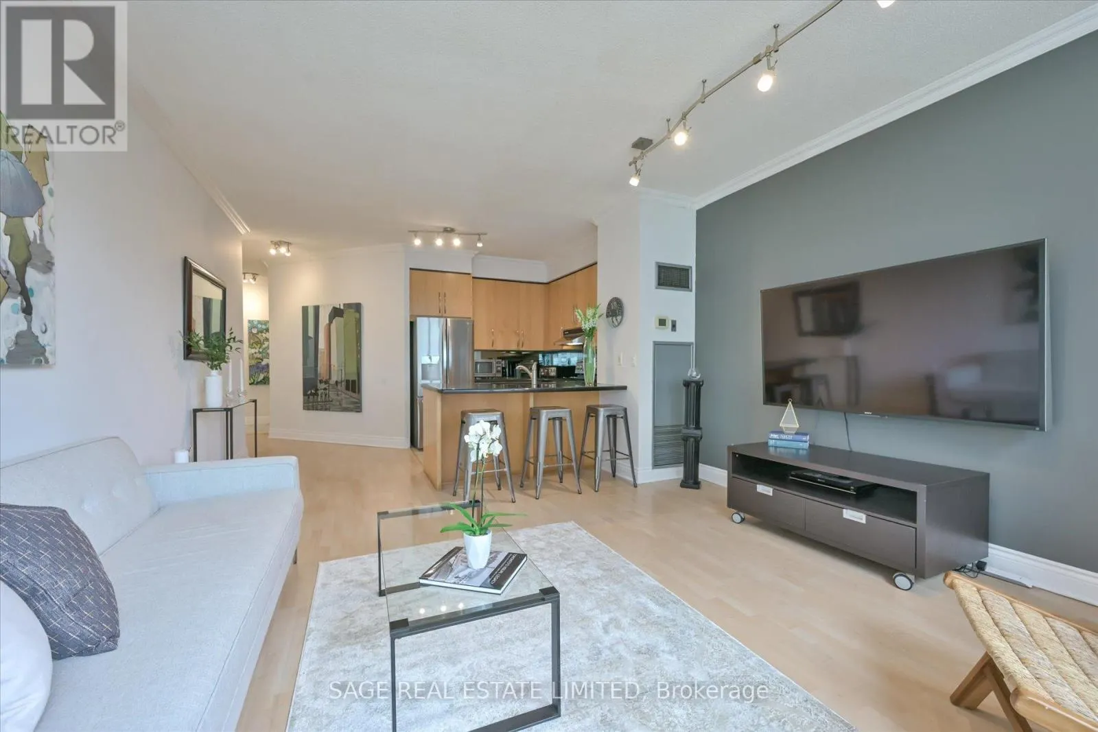 413 - 555 YONGE STREET