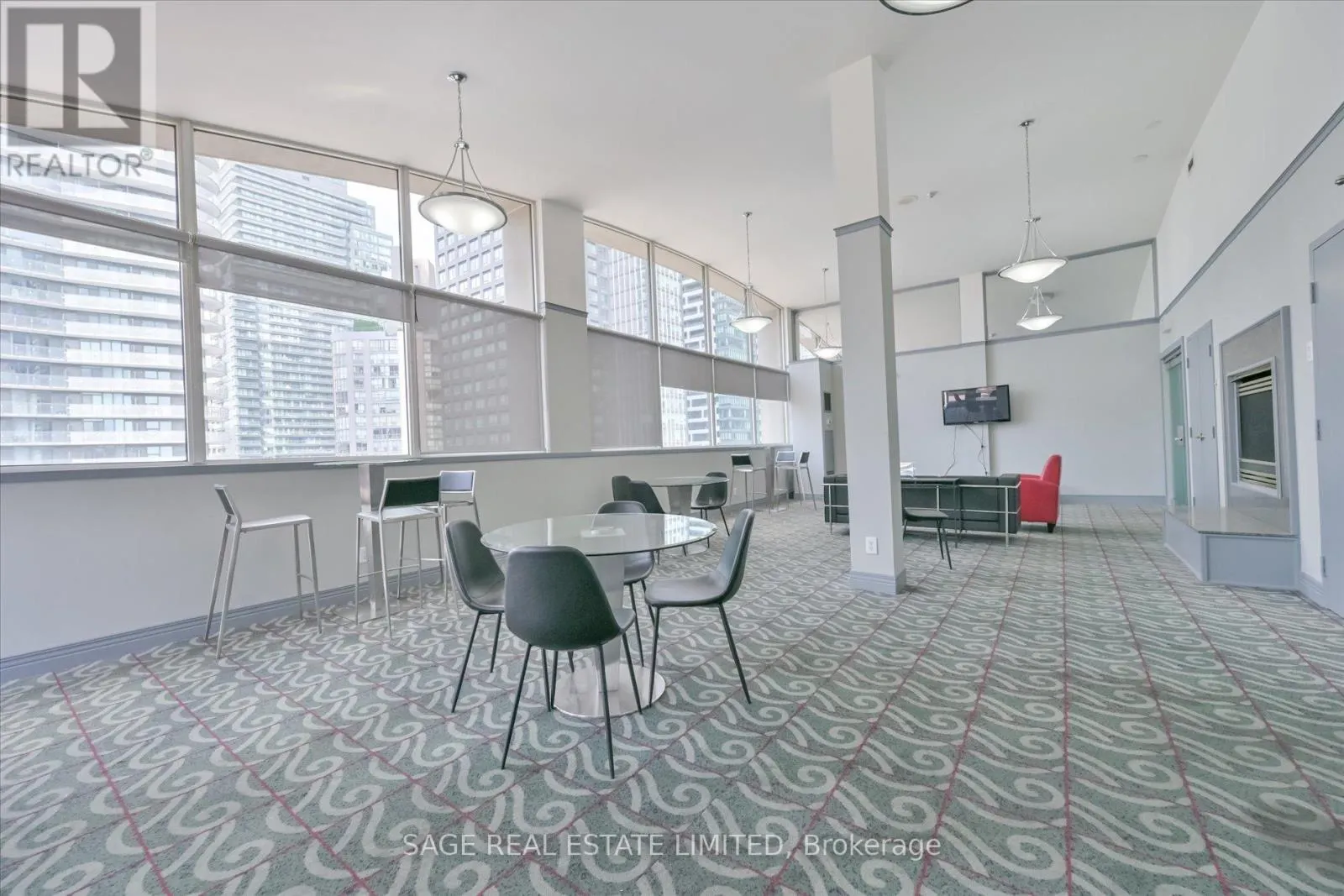 413 - 555 YONGE STREET