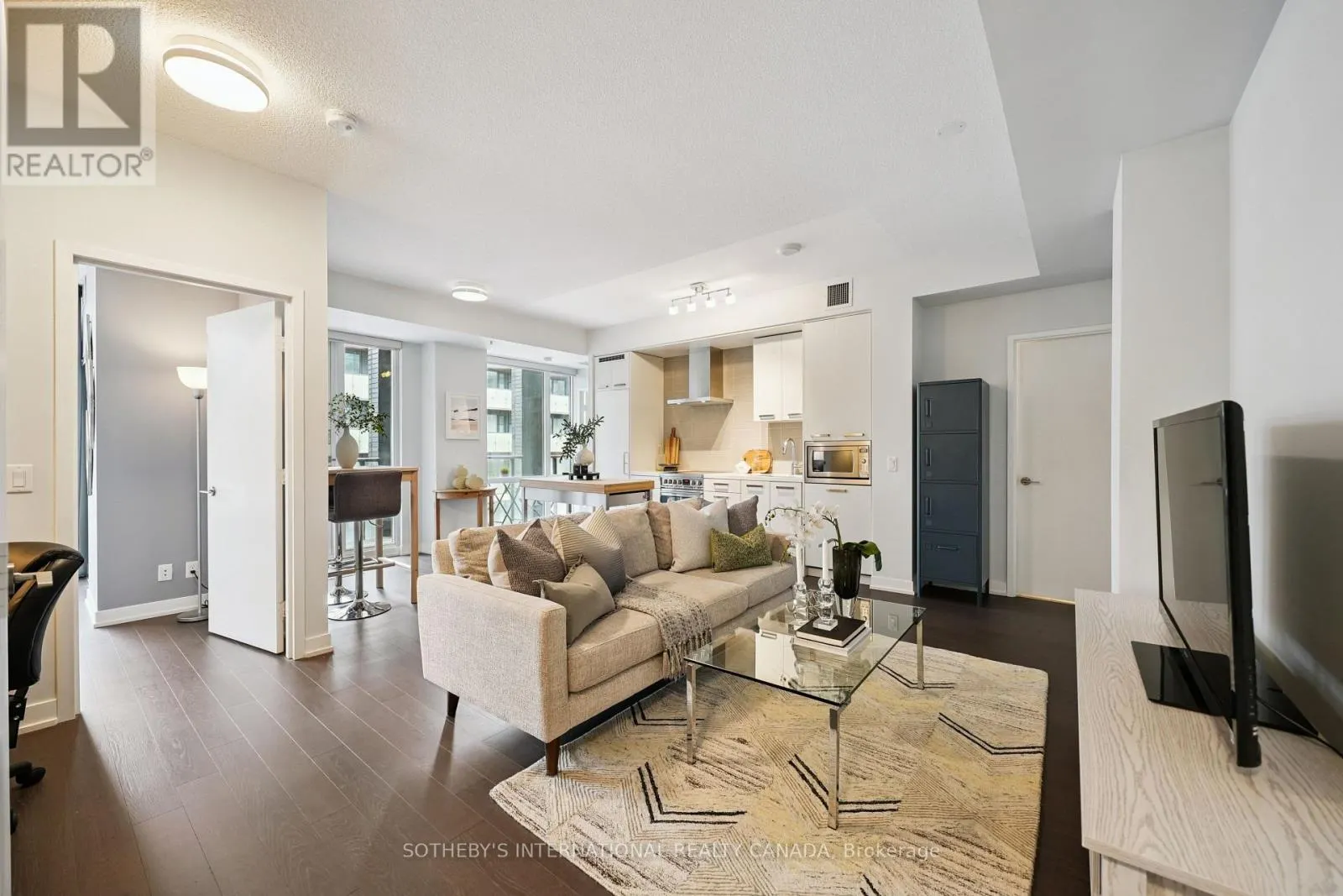 S318 - 455 FRONT STREET E