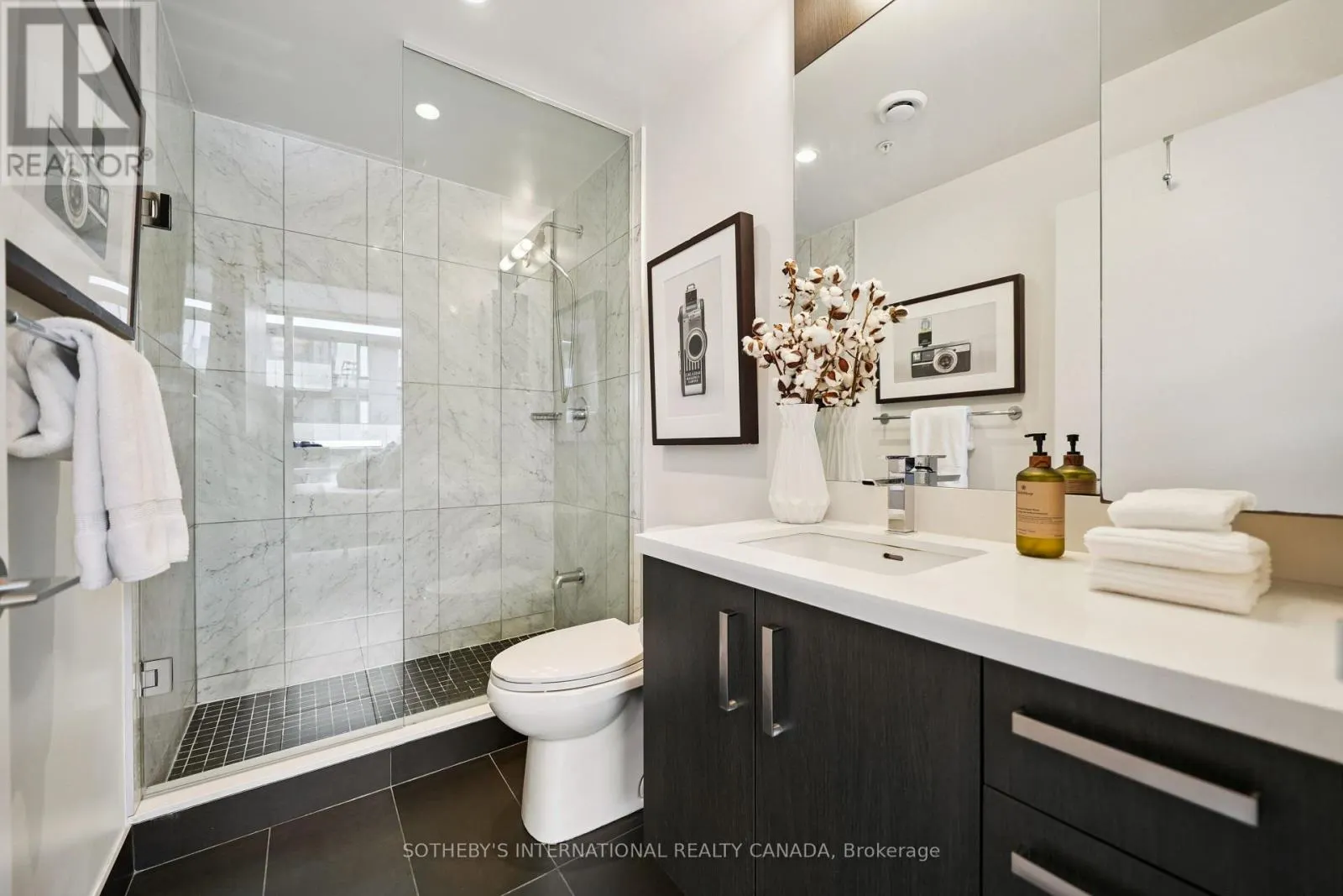 S318 - 455 FRONT STREET E