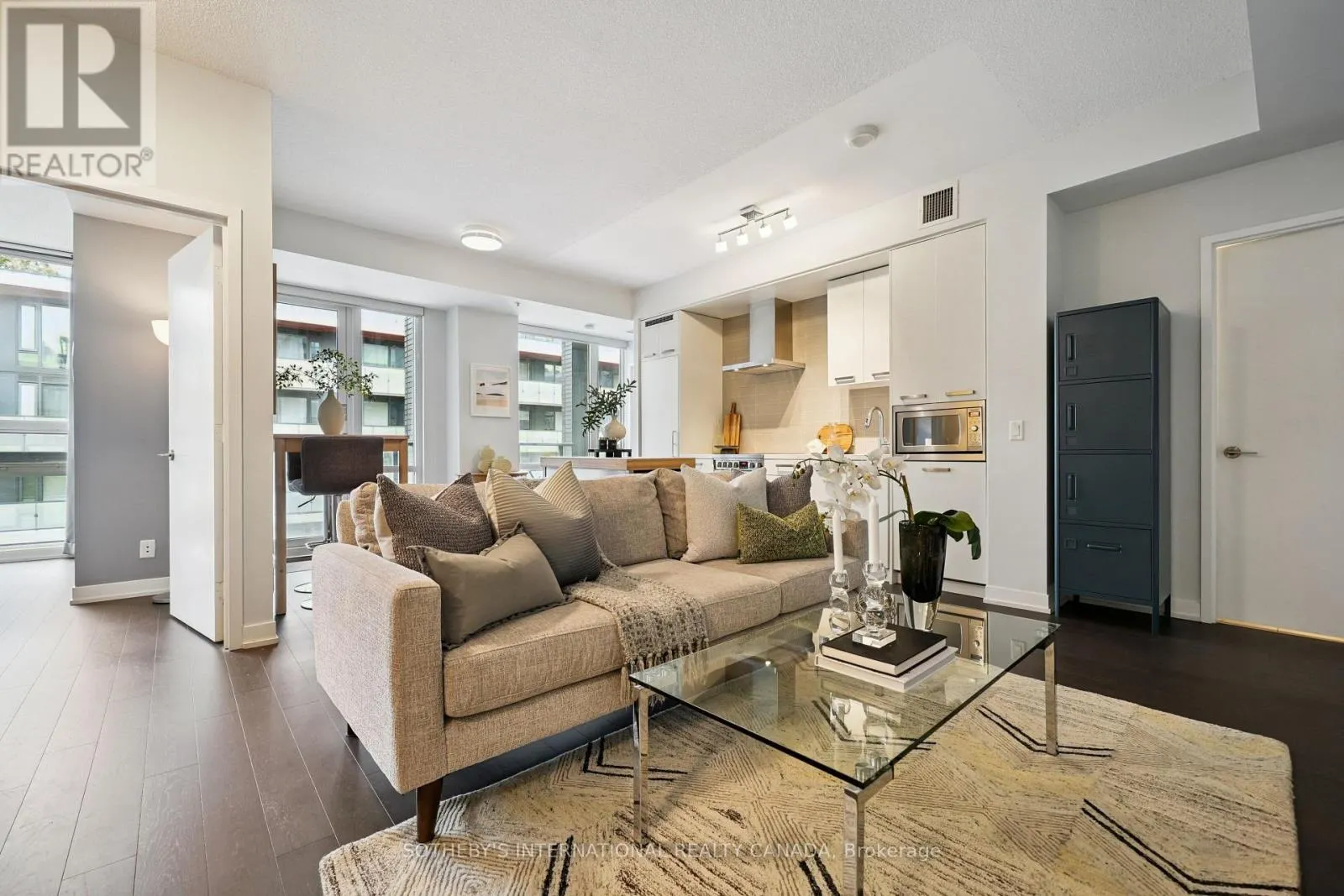 S318 - 455 FRONT STREET E