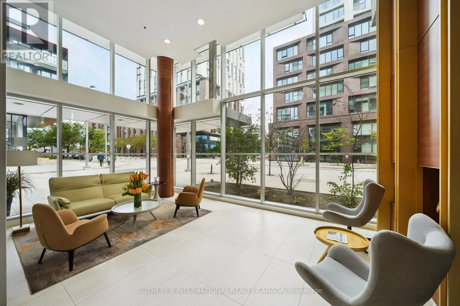 S318 - 455 FRONT STREET E
