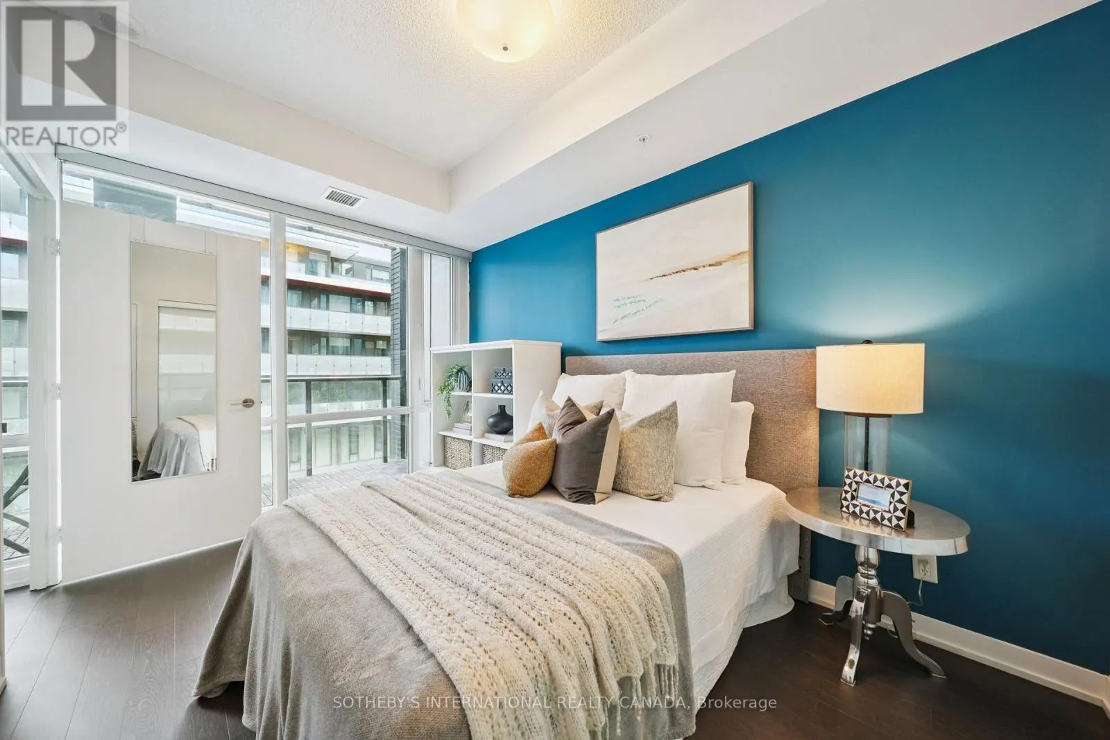 S318 - 455 FRONT STREET E