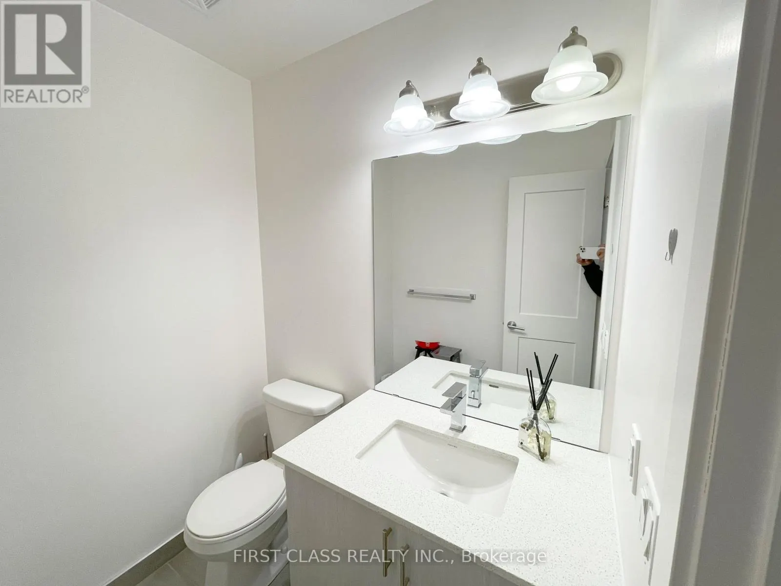 24 - 57 FINCH AVENUE W