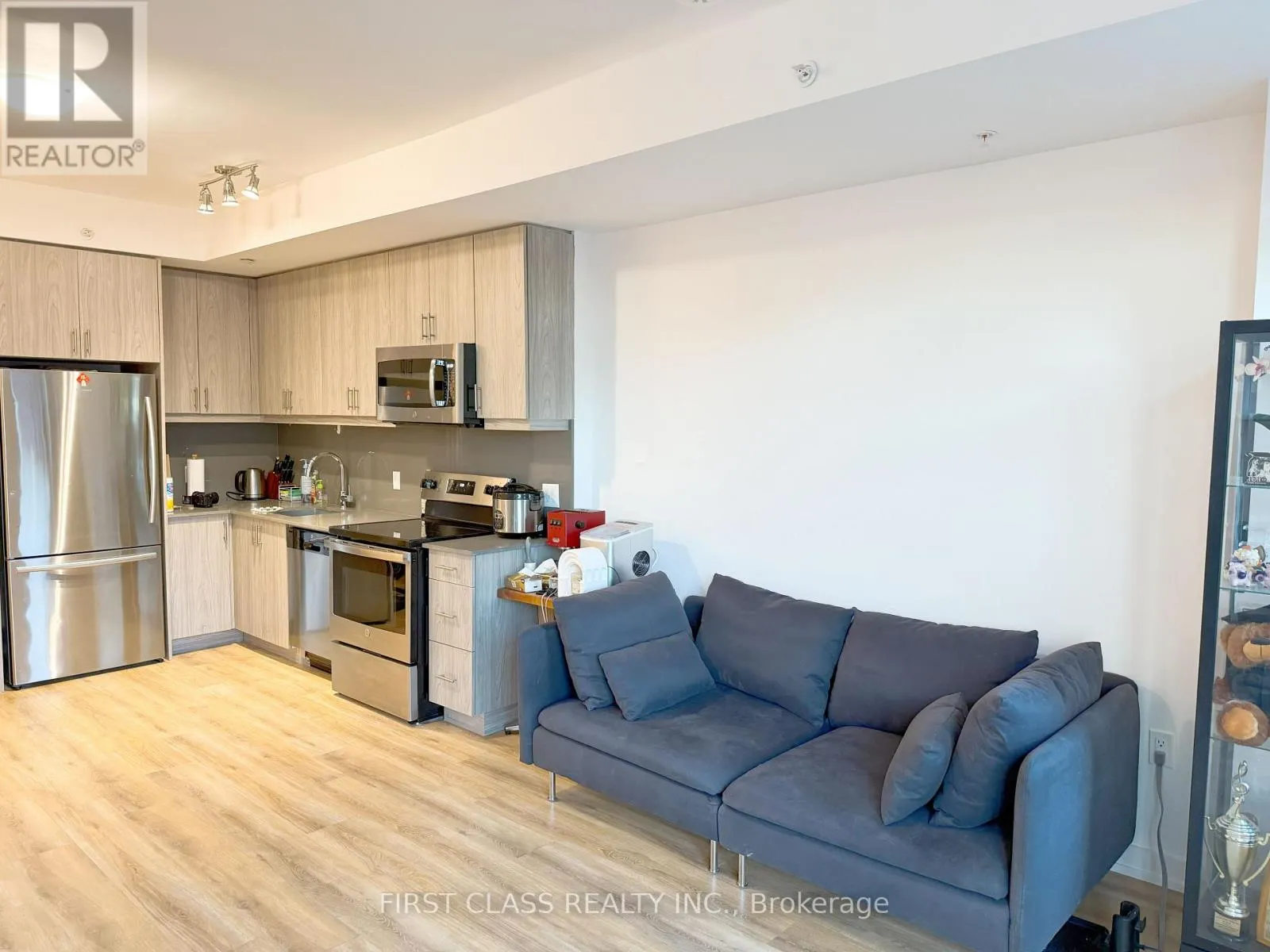 24 - 57 FINCH AVENUE W