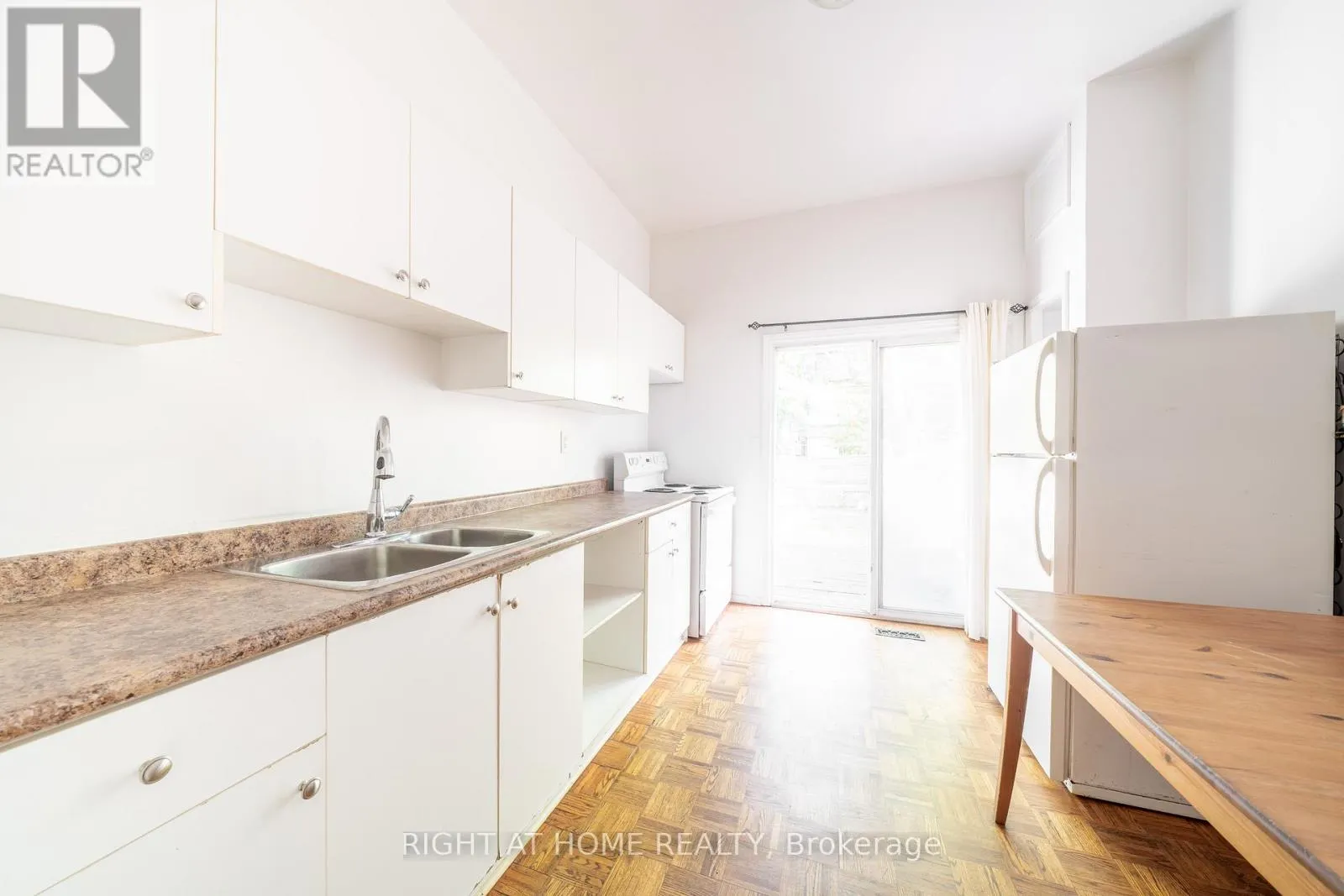 1059 BATHURST STREET