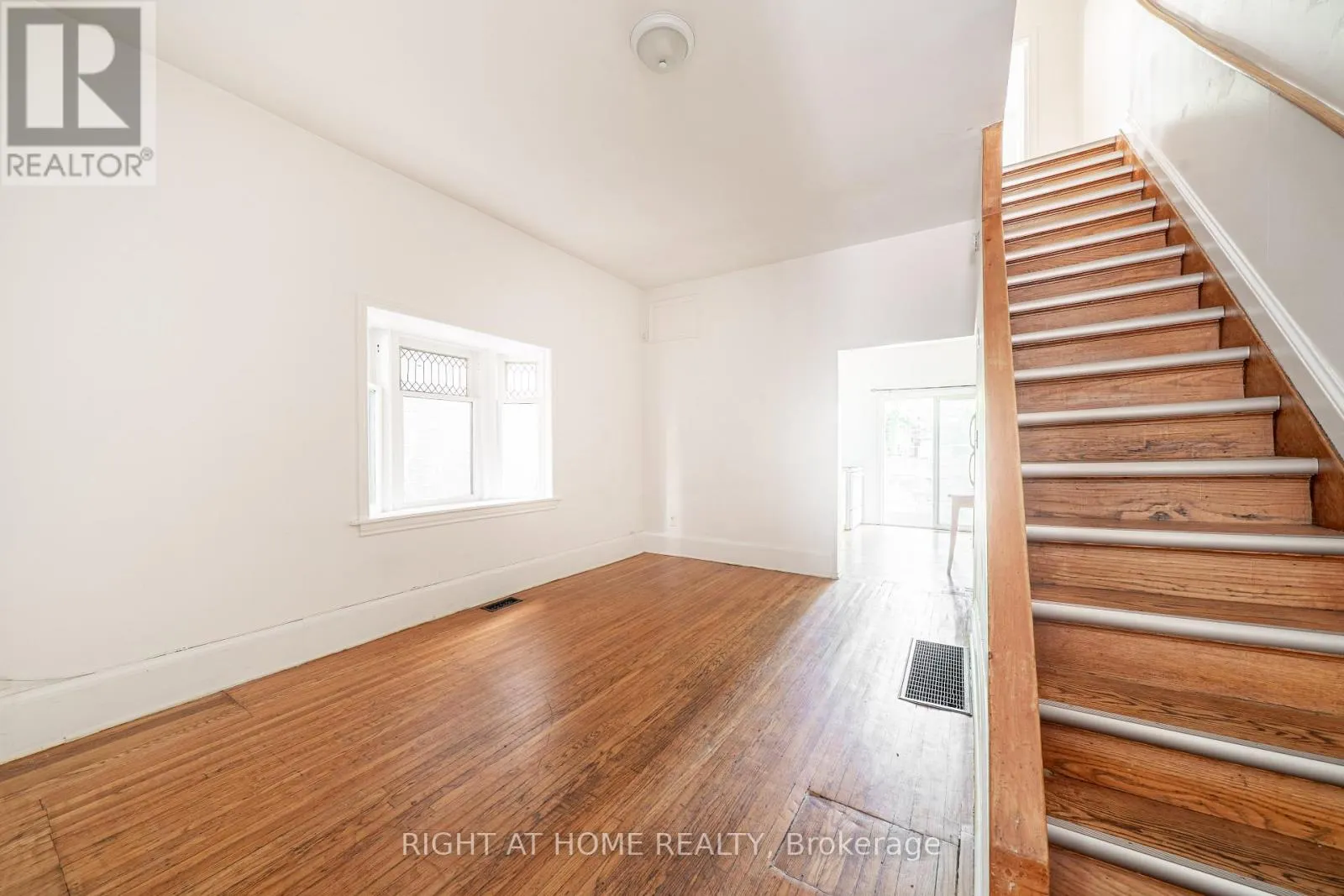 1059 BATHURST STREET