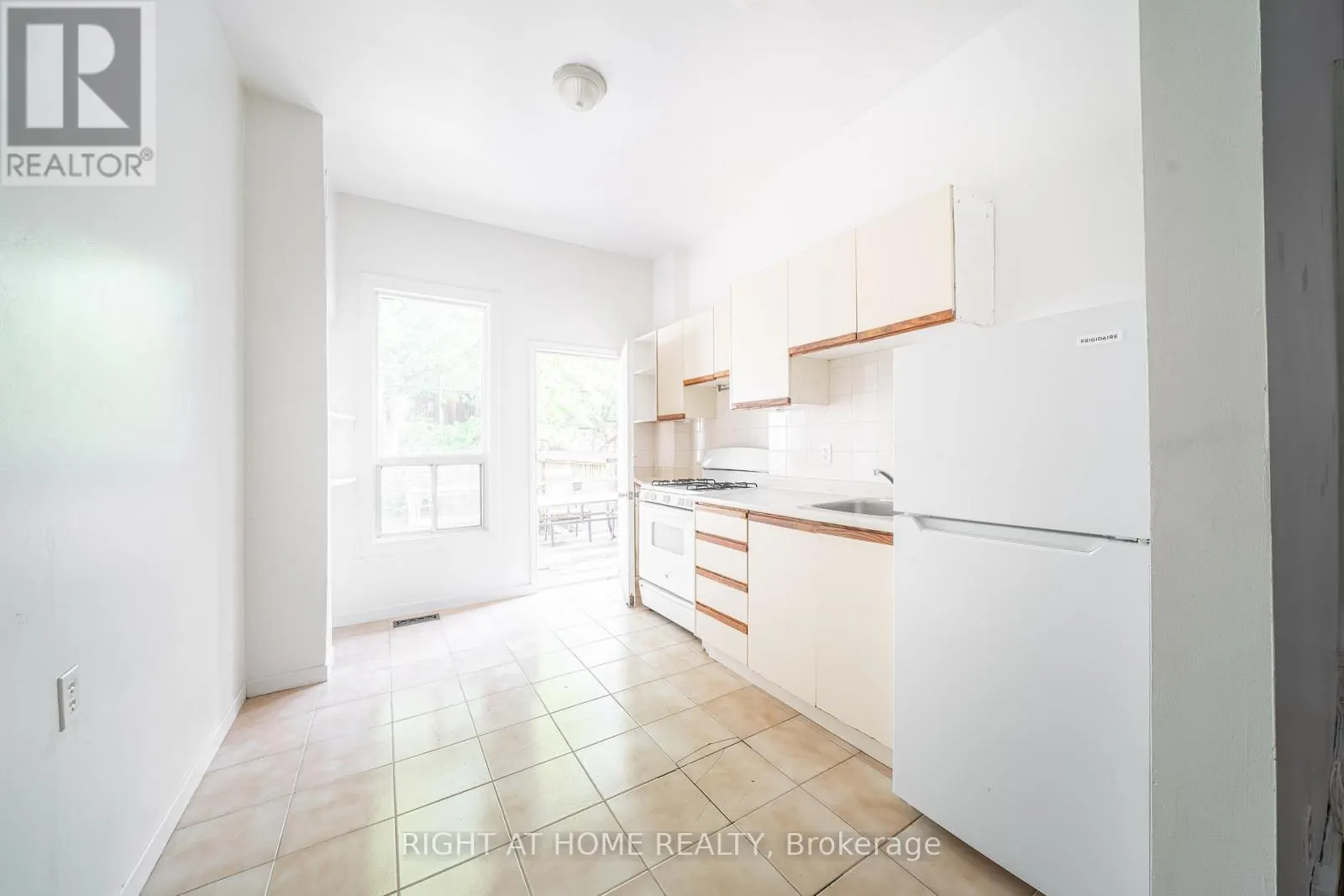 1057 BATHURST STREET