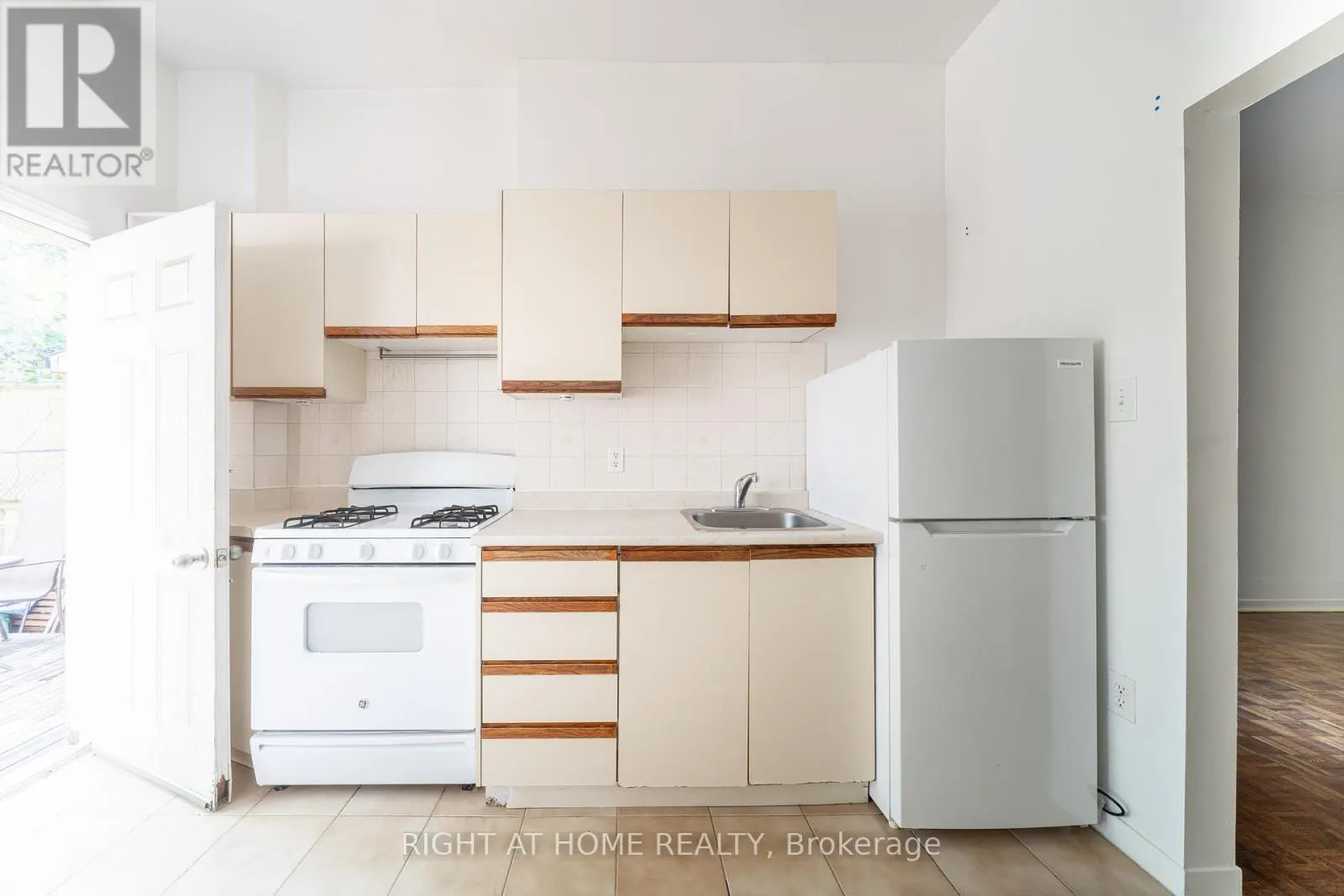1057 BATHURST STREET