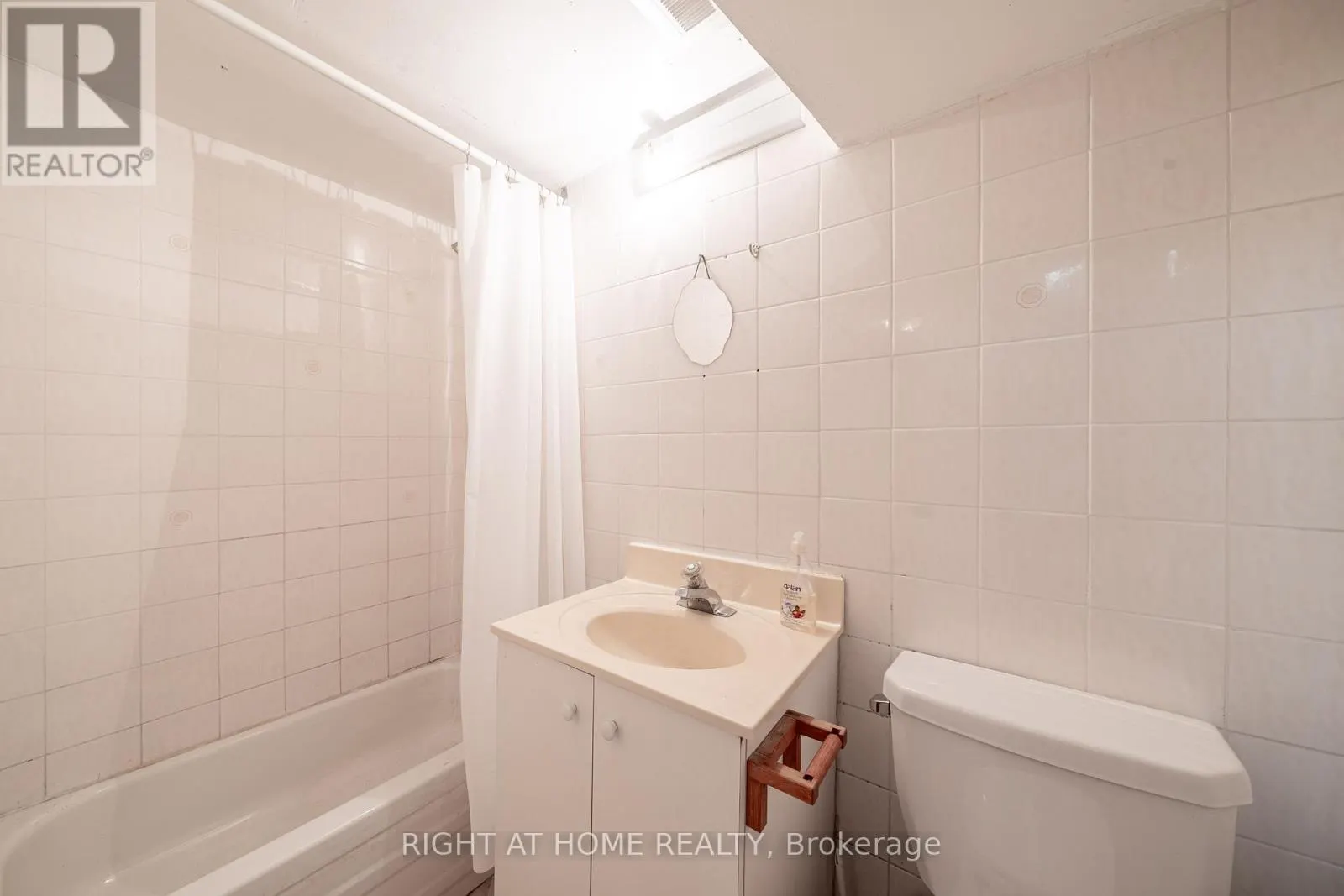 1057 BATHURST STREET