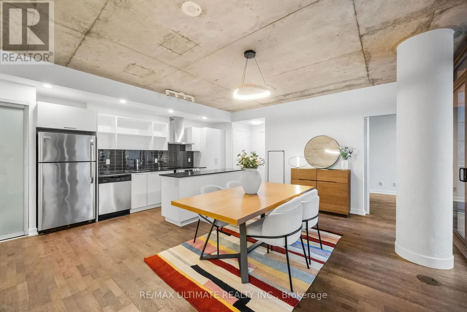 315 - 650 KING STREET W