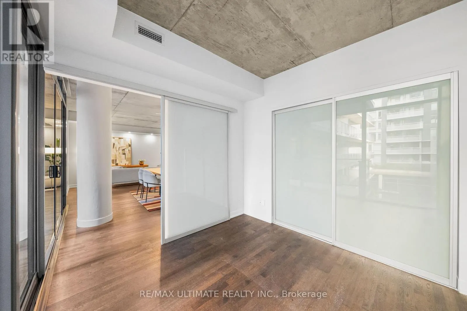 315 - 650 KING STREET W