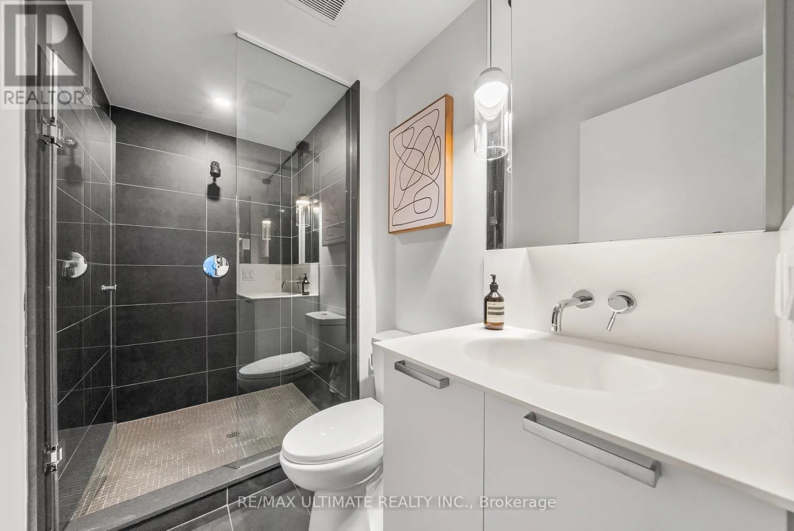 315 - 650 KING STREET W