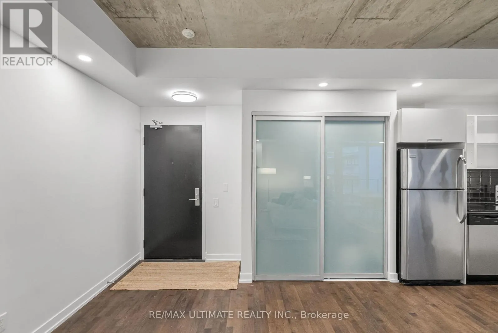 315 - 650 KING STREET W