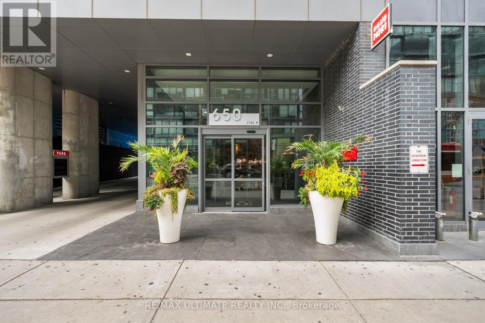 315 - 650 KING STREET W