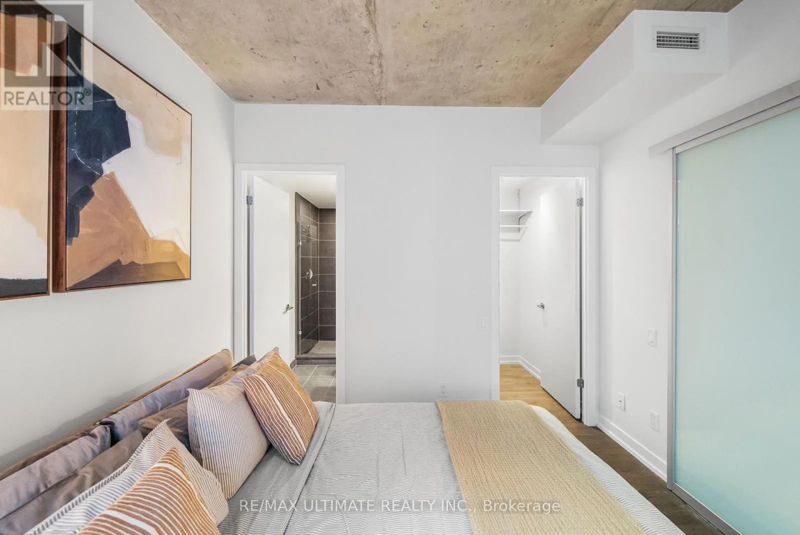 315 - 650 KING STREET W