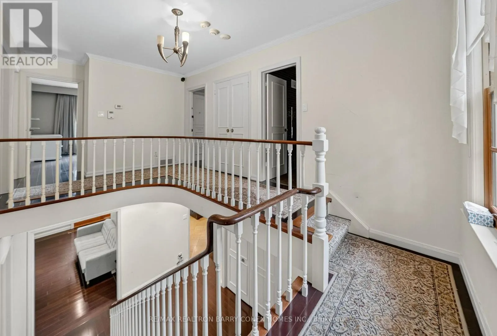 11 TUDOR GATE
