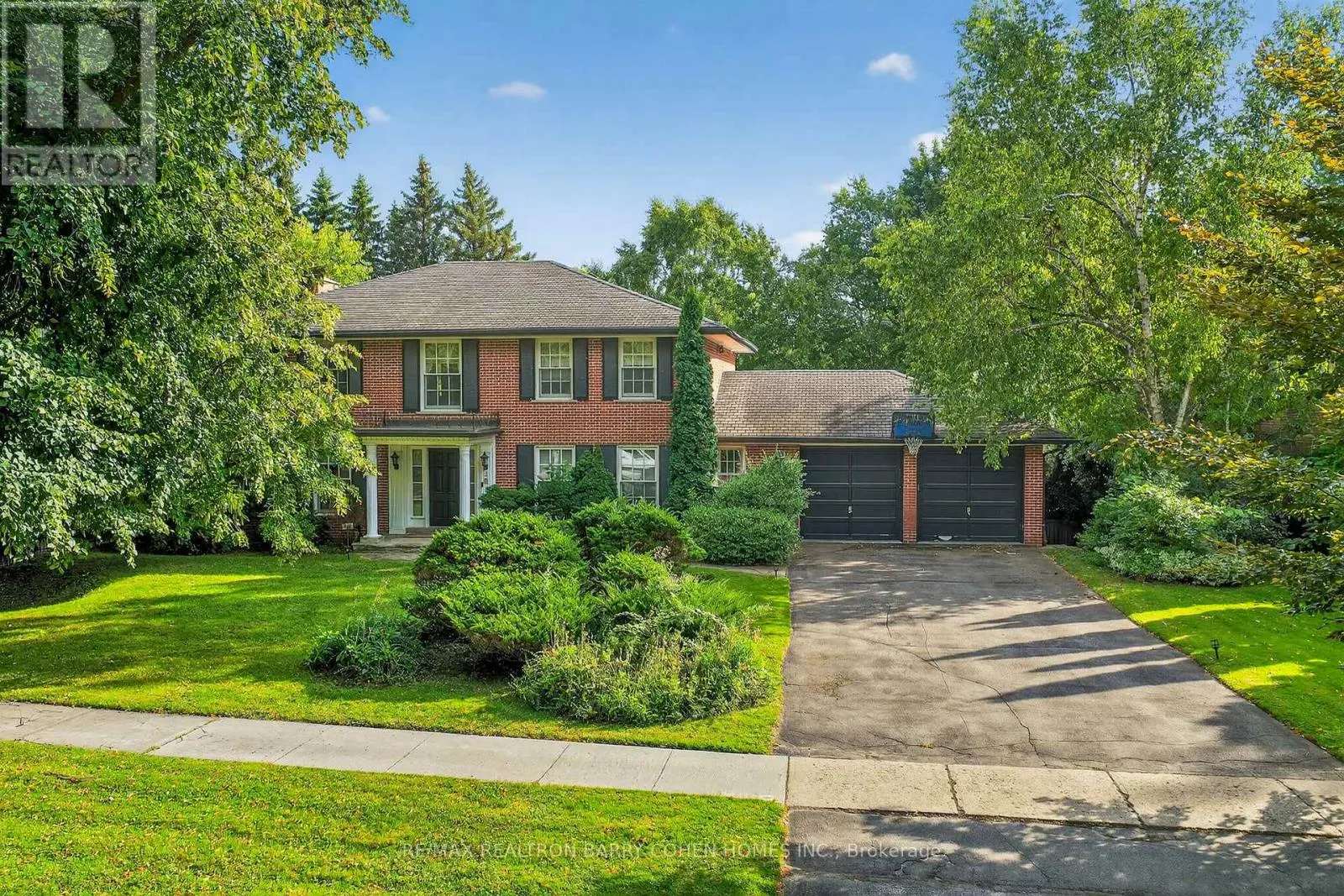 11 TUDOR GATE