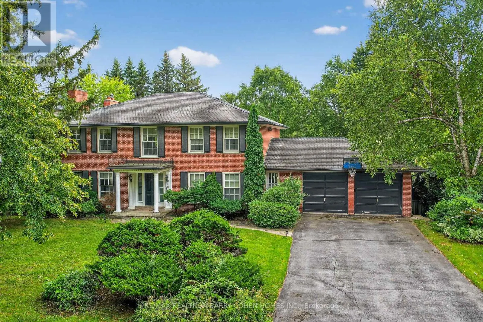 11 TUDOR GATE